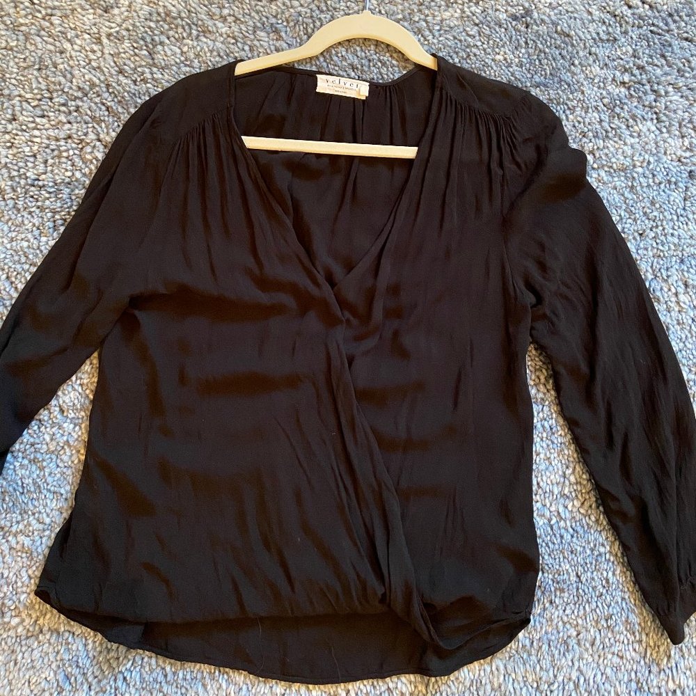Velvet by Graham and Spencer open blouse with snap